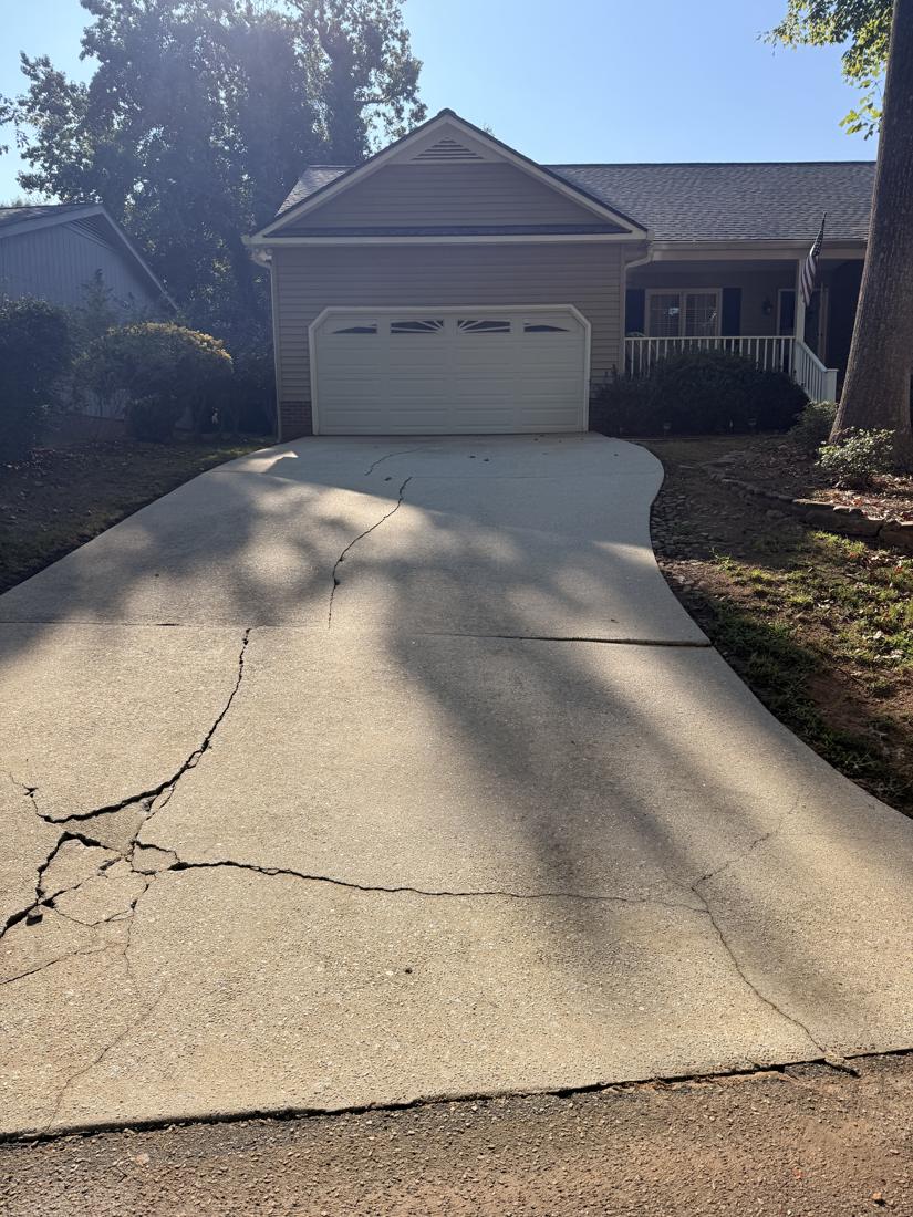 Driveway clean after surface cleaning