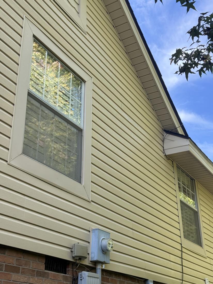 Same vinyl siding clean after soft wash